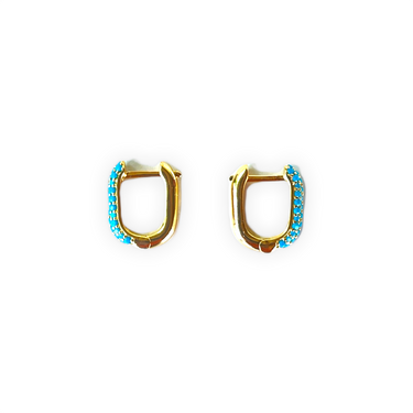 Pendientes cuadrados de 15x12mm de plata de ley con baño de oro y 3 filas de circonitas turquesas. Estos pendientes son simplemente ideales para cualquier estilo. Combínalos como quieras.